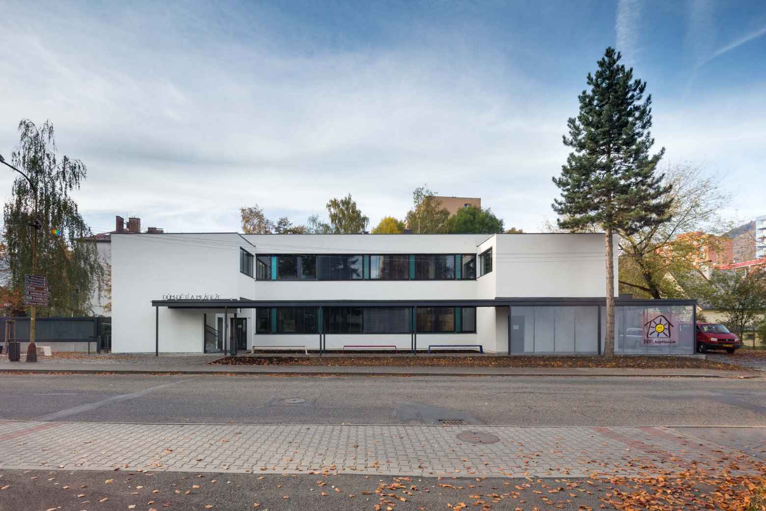 Rekonstrukce fasády a okolí DDM v Kopřivnici – Mrva.net-11