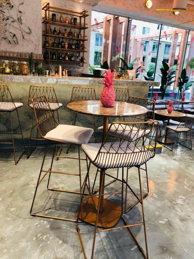 迪拜 Vibe Cafe | 粉色与铜色的健康美食空间-9