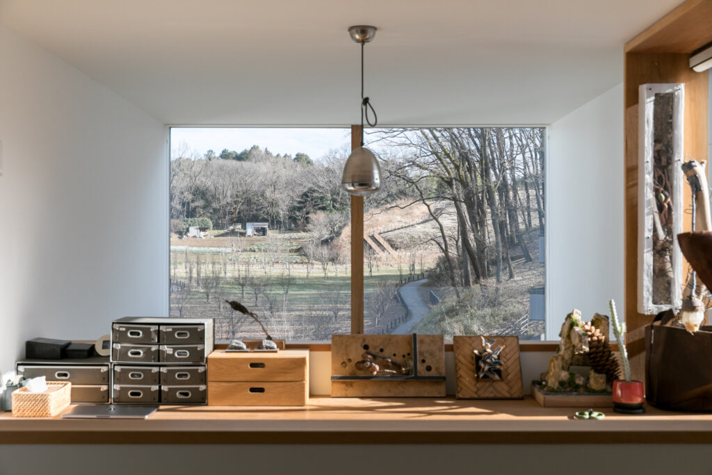 高台から緑豊かな公園を望む　緑の専門家夫妻が建てた 星型の実験住宅 | Green | 100%LiFE-19