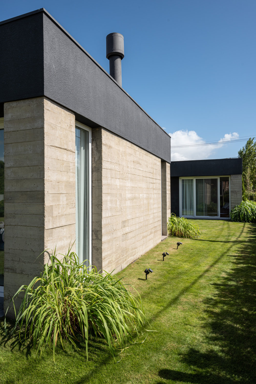 巴西简约住宅设计,展现混凝土与光影之美-19