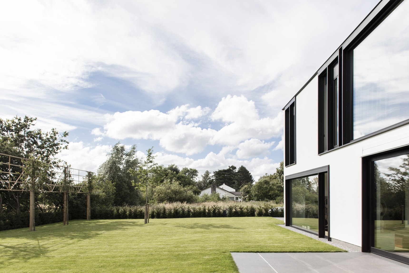 朱玛设计“飞屋”家居，紧凑布局中心壁炉成亮点-11