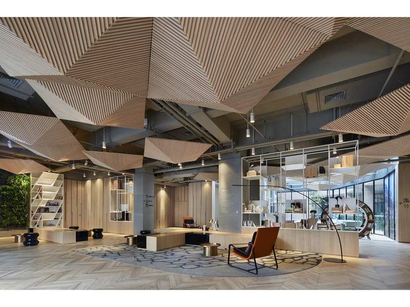 上海虹桥枢纽国展中心亚朵酒店——“与自然共生”的设计理念-12