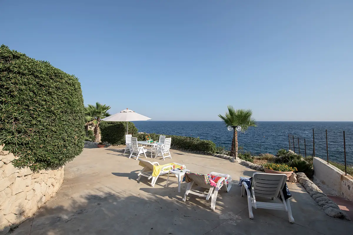 "地中海风情 | 白色别墅在西西里岛的宁静海景中熠熠生辉"-12