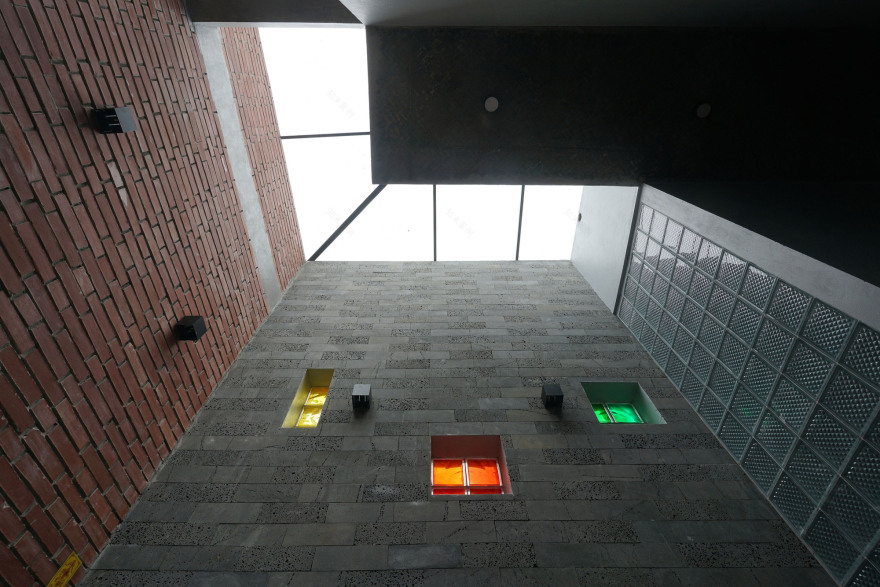 小砖房丨越南丨Tung Nguyen Architects-35