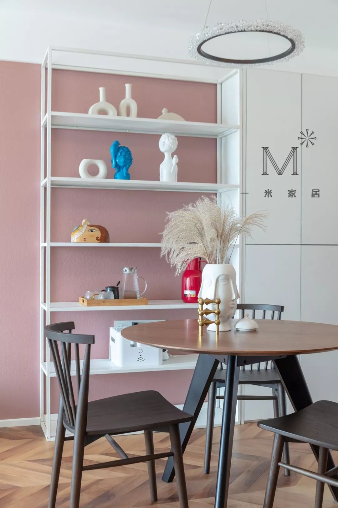 新时代女性独居空间，粉色浪漫与灰色简约的完美结合-32