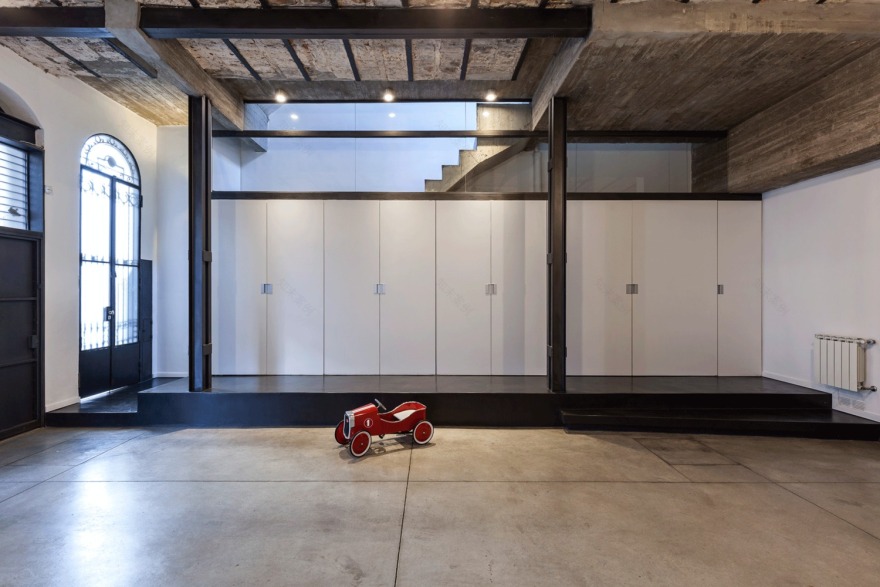 阿根廷“绿意盎然”的三层住宅设计-41