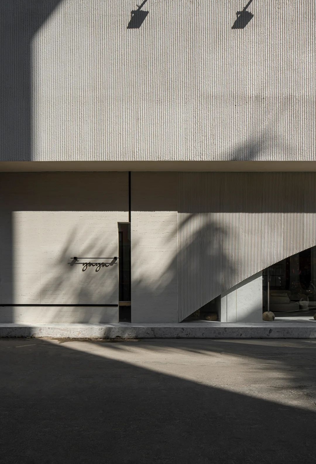 光与弧线共舞 · 普宁商业空间新典范丨中国广东丨深圳市陈浩鹏室内设计事务所-0