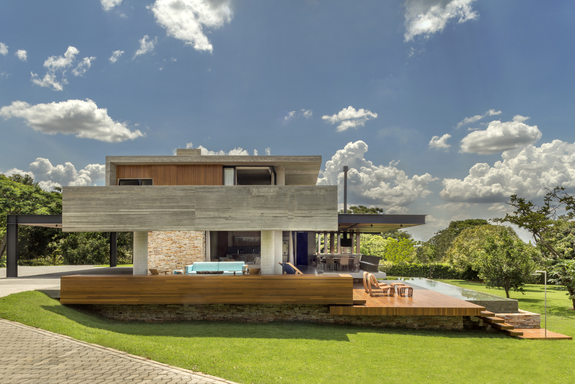 Concrete House / Costaveras Arquitetos-31