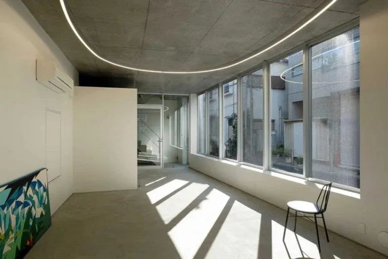 东京红砖双办公楼，绿色与空间的艺术融合-16