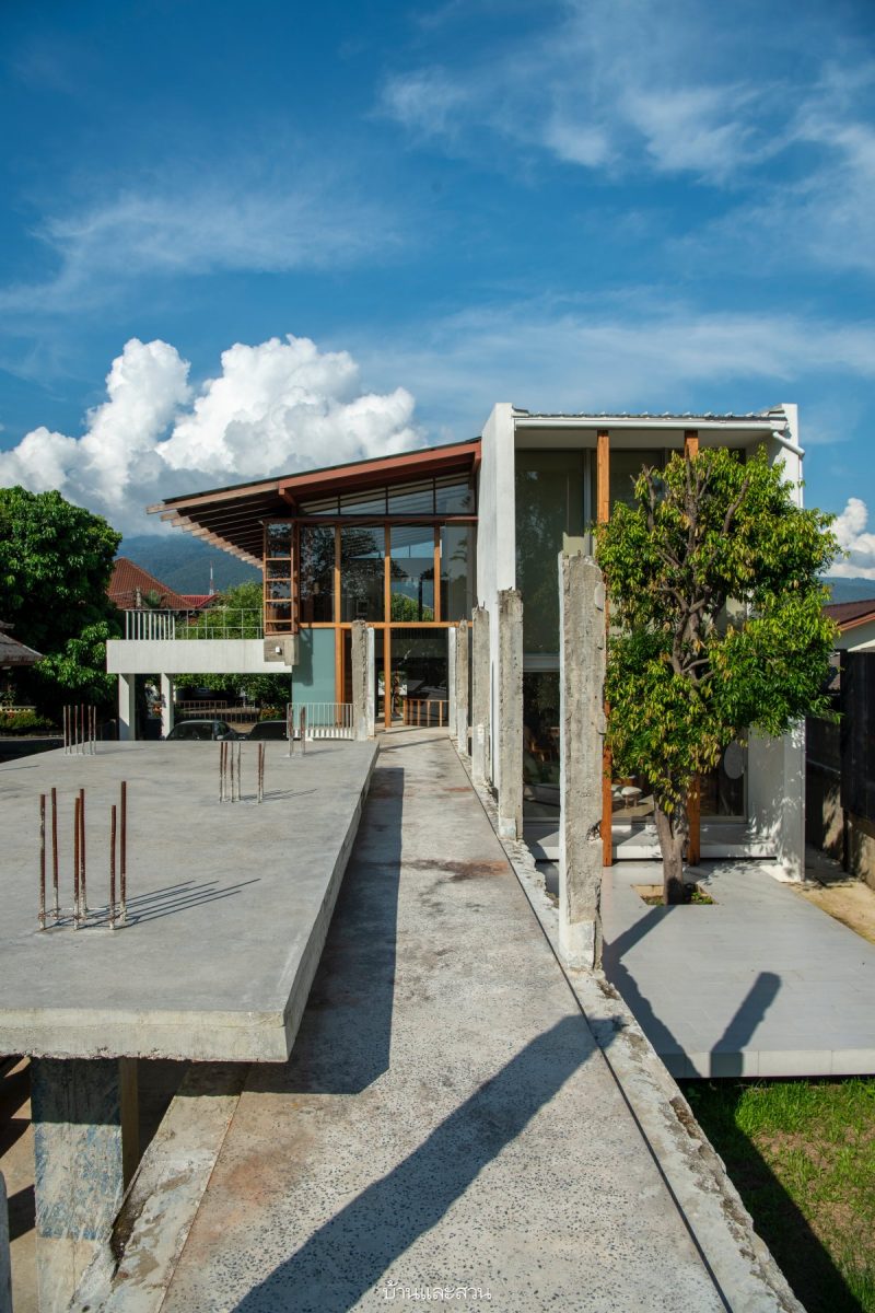 บ้านวิวภูเขาทรอปิคัลโมเดิร์น เปิดมุมมองสู่ดอยสุเทพ - บ้านและสวน-15