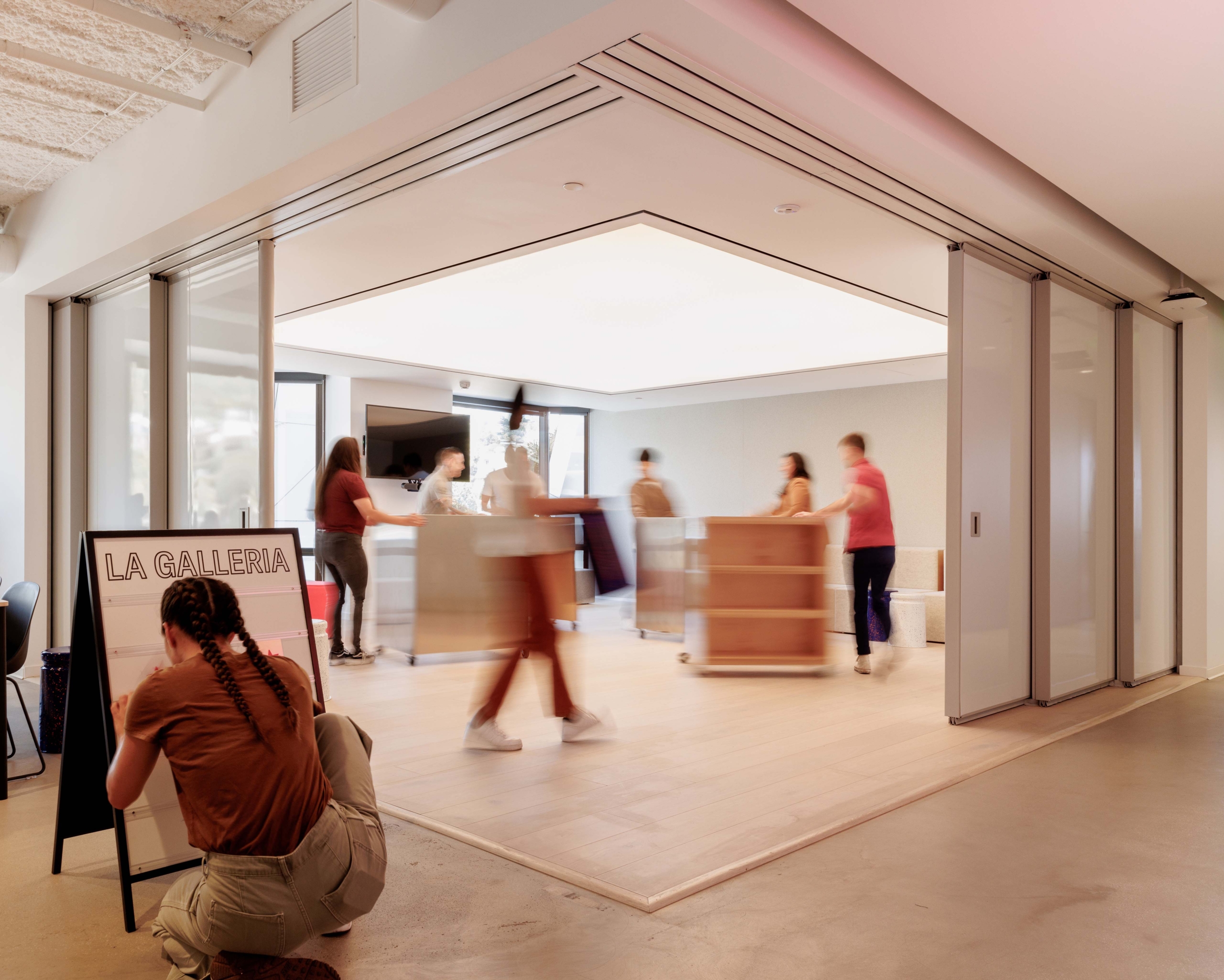 探探总部（注：若这里的Tinder不是探探所对应的英文，需根据具体情况确定，因为Tinder是国外一款知名约会交友应用，在国内被称为探探 ） 丨美国丨Rapt Studio-19