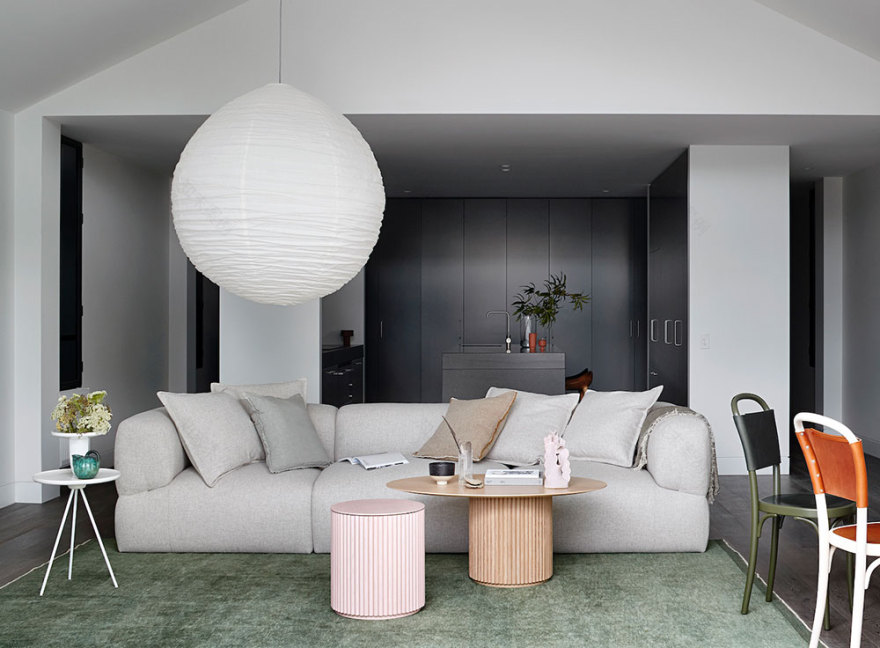 墨尔本摄影师惊艳改造旧厂房,现代家居典范-4