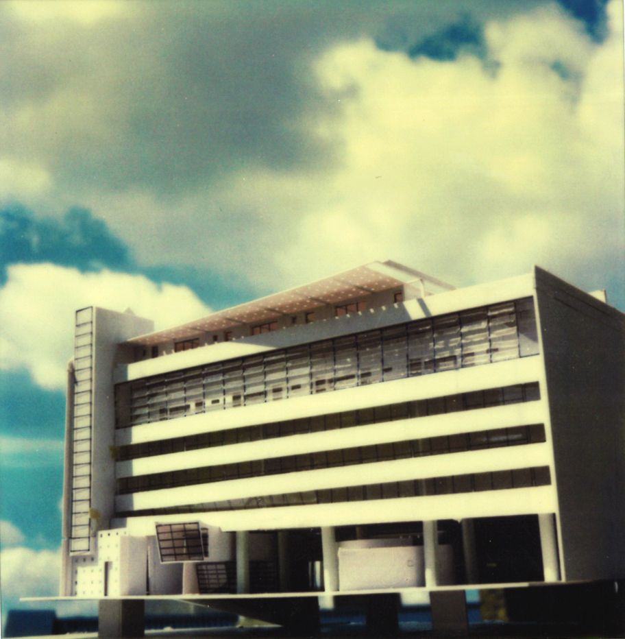 柏林查理检查站公寓·OMA 的现代居住设计-9