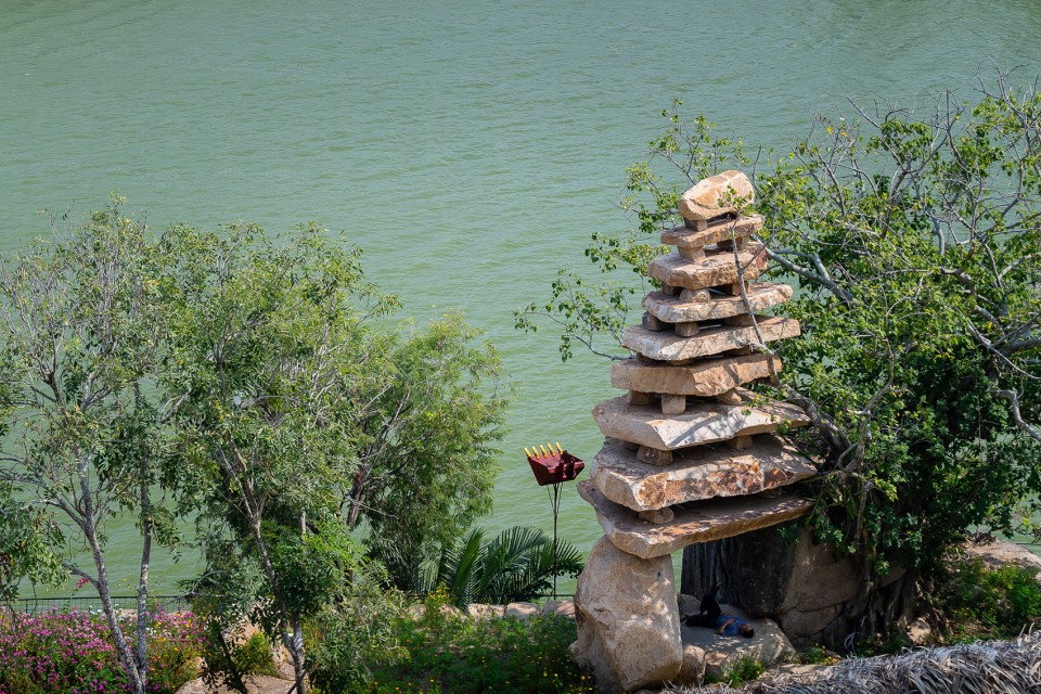 芽庄质朴石庙-2