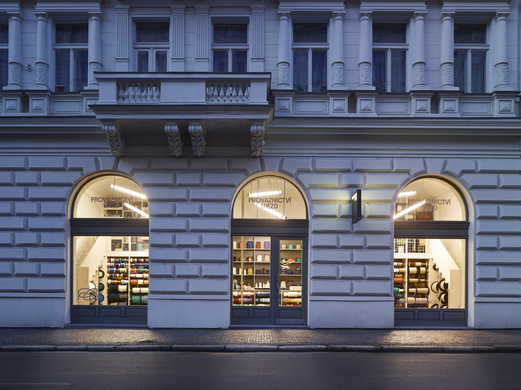 Rope Shop Ujezd · 恢复百年公寓底层的绳店风采丨意大利布拉-11