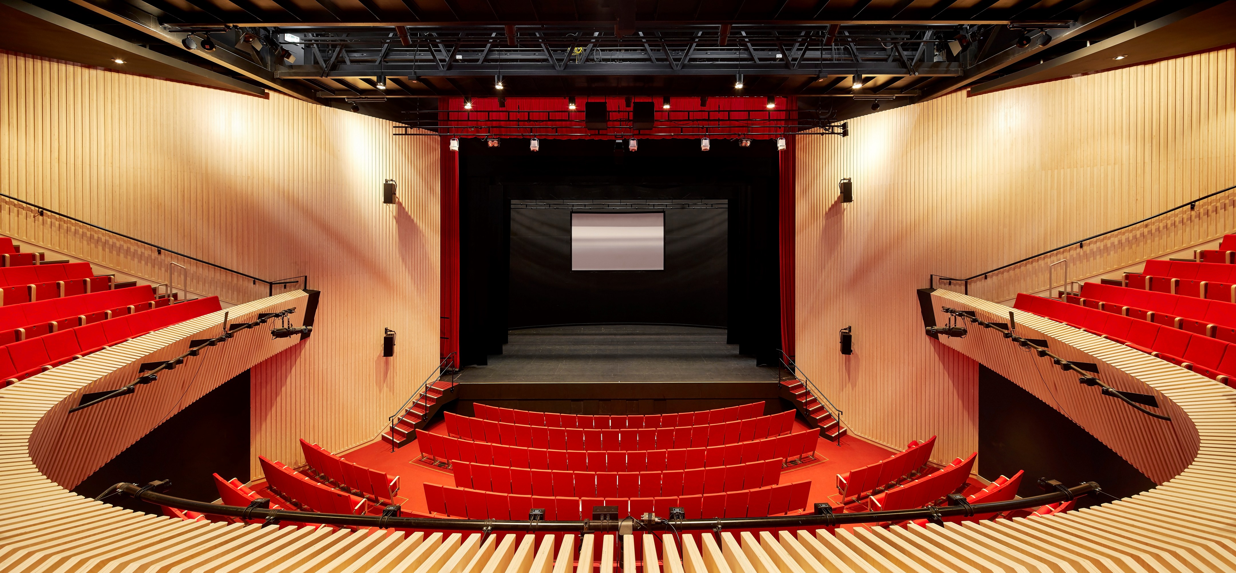 森林中的圆形艺术馆-10