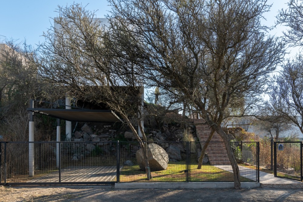 阿根廷山林中的简约住宅设计-32