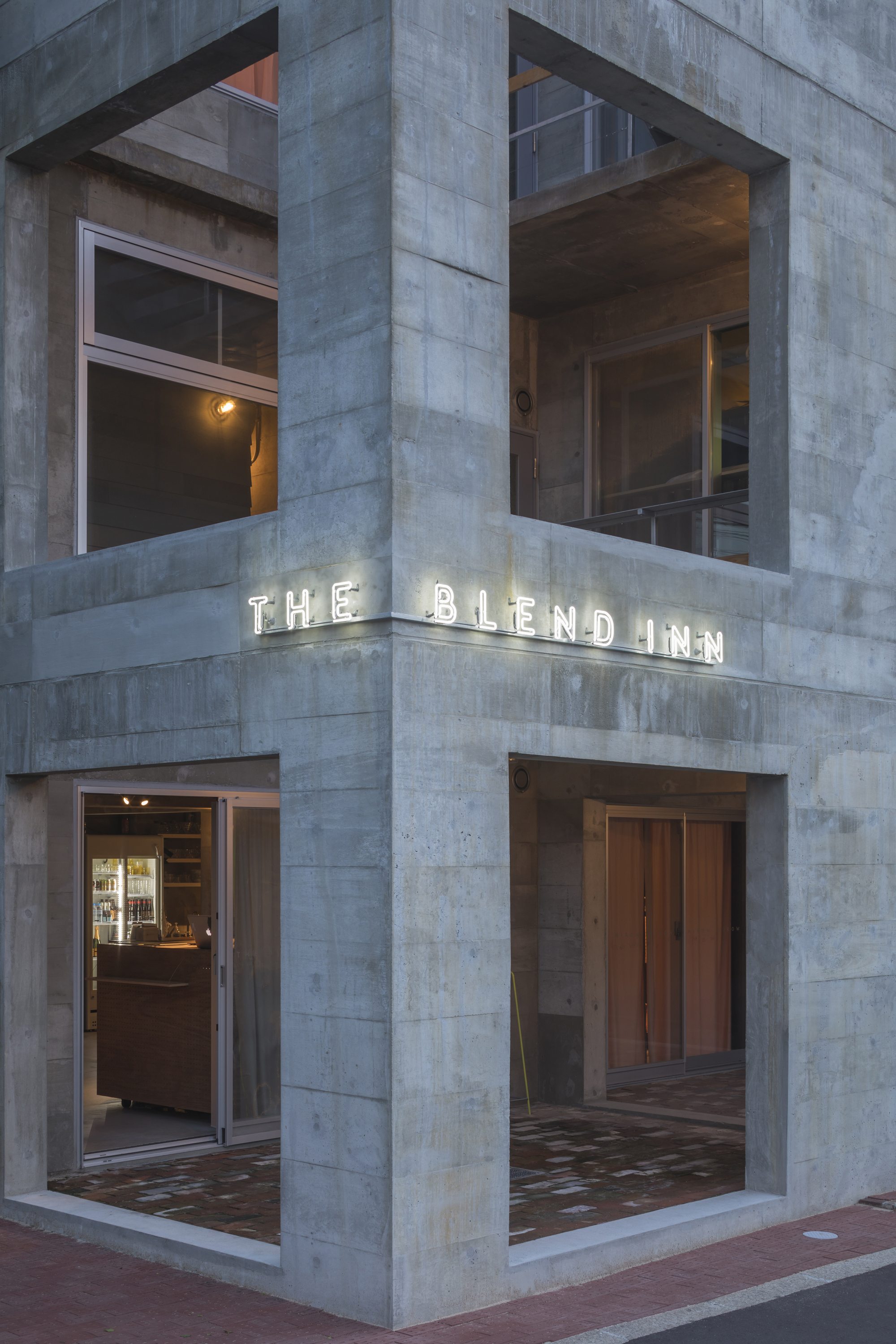 The Blend Inn Hotel / Tato Architects-33