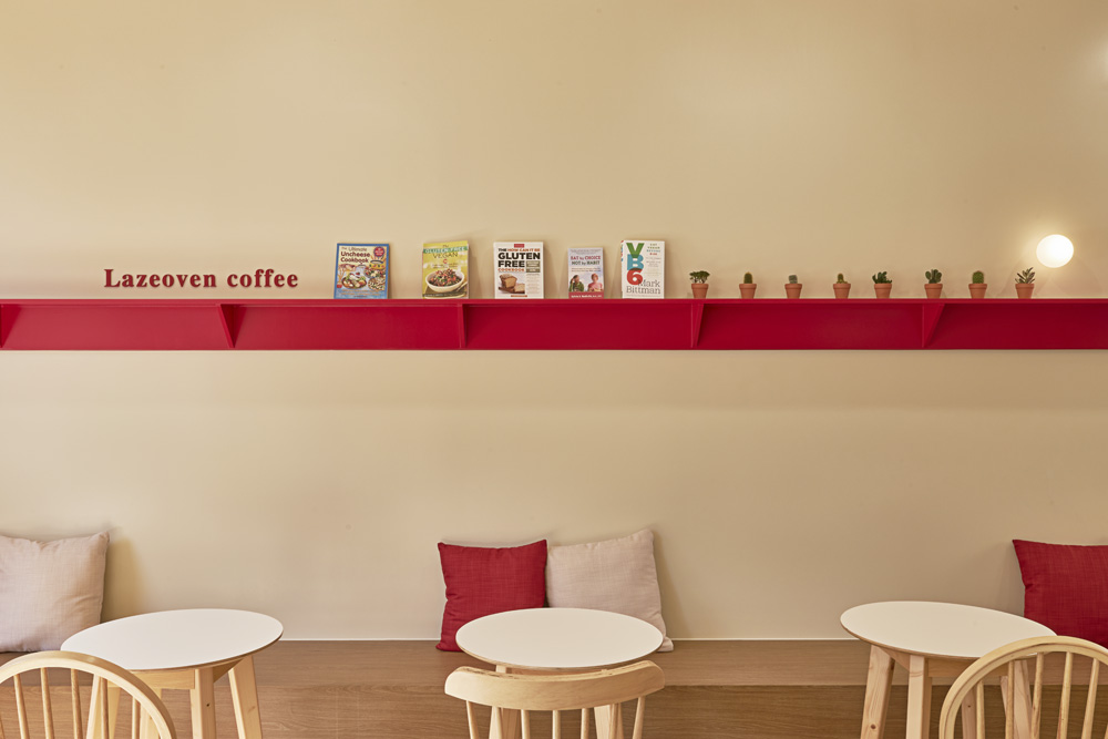 魅力无限的白色木纹 | 莱兹奥凡的 22 平米小型咖啡厅设计-9