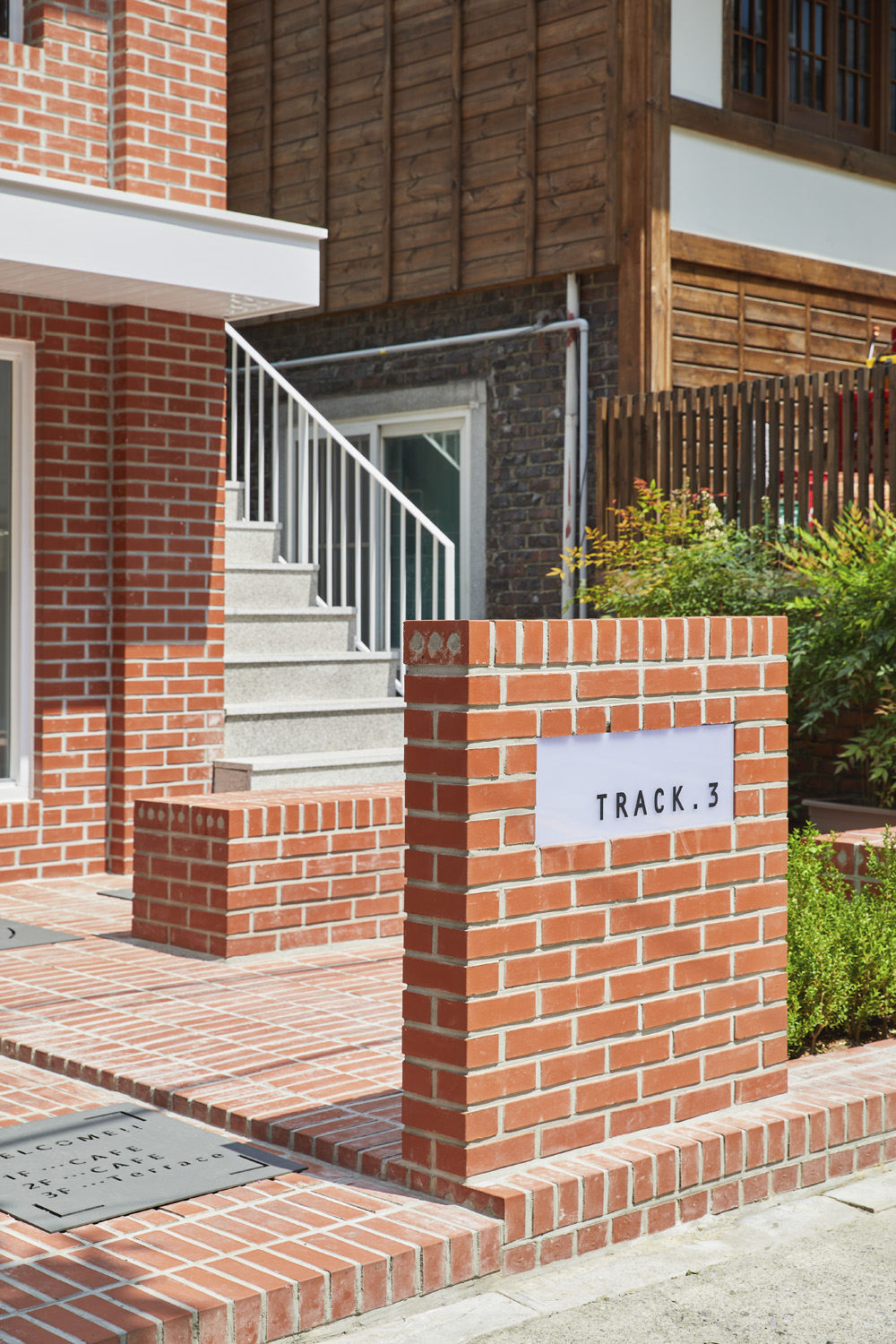 43 平米小户型的惊艳改造，极简主义的魅力展现-37