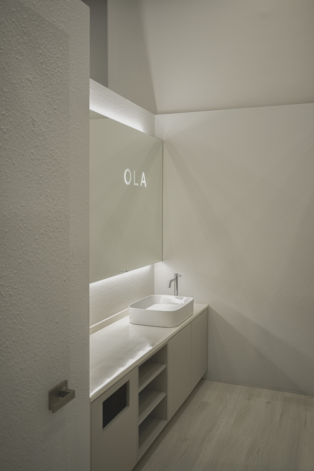 简约白色瑜伽室，45 平米的空间艺术-11