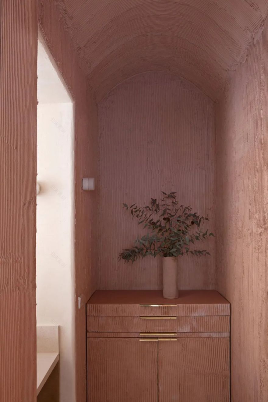 马德里多品牌旗舰店设计鉴赏 · 原始极简的潮牌空间-19