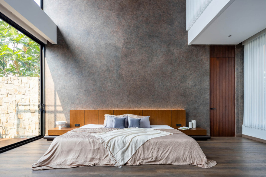 HUMBLE AND HOMEY, RUMAH MEWAH DI PLONGKOWATI - Asrinesia-43