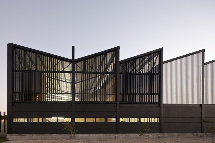 墨西哥工业风建筑,融入手工艺元素-15