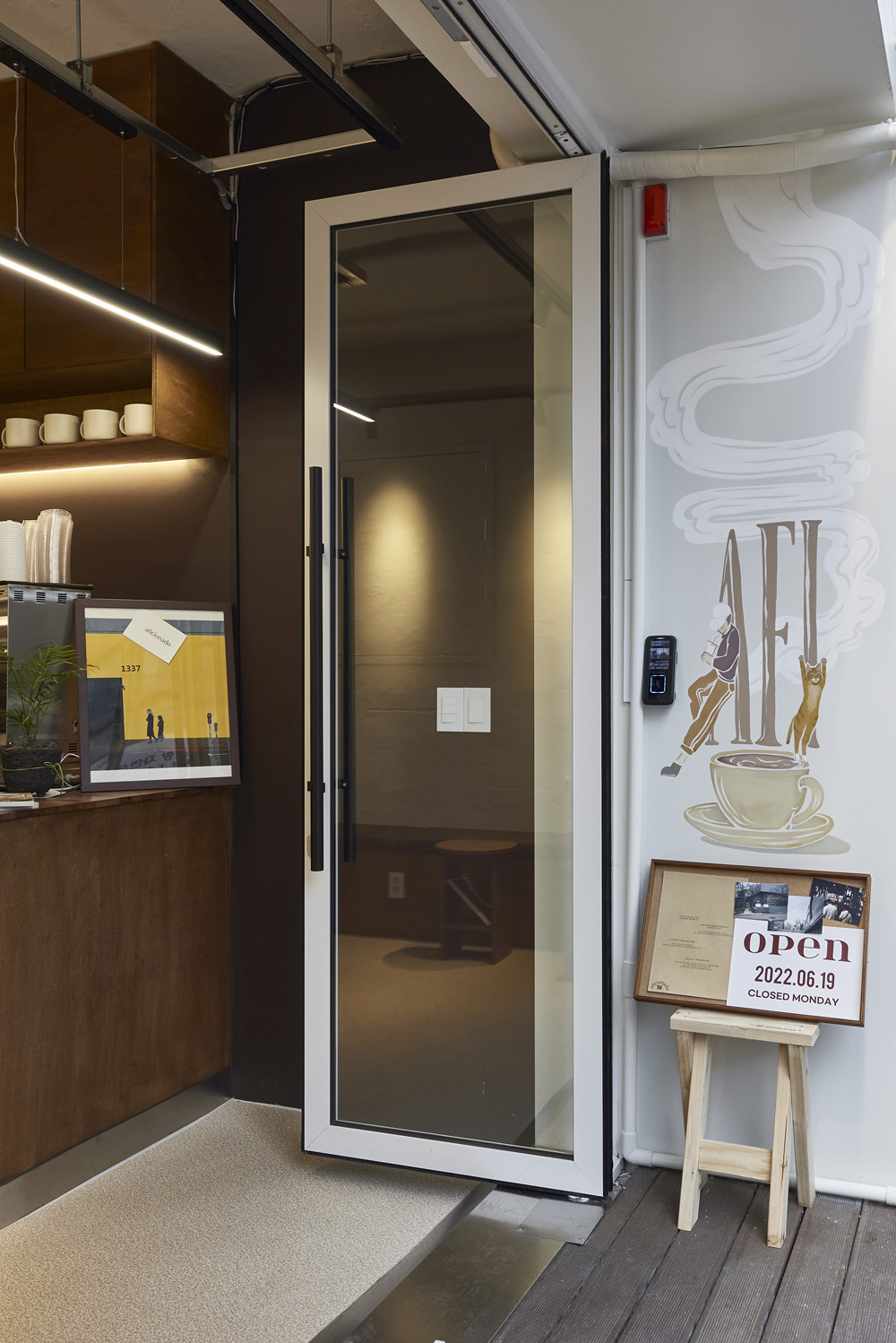 温馨 8 坪小户型，明亮光线照亮生活空间-11