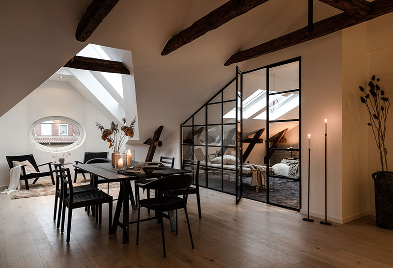瑞典时尚阁楼公寓 | 玻璃隔墙与木梁的完美结合-4
