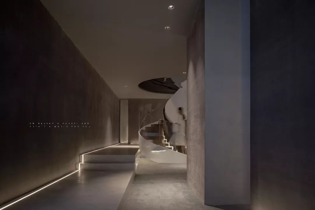 回旋楼梯展示空间 | 商业与自然的共生-22