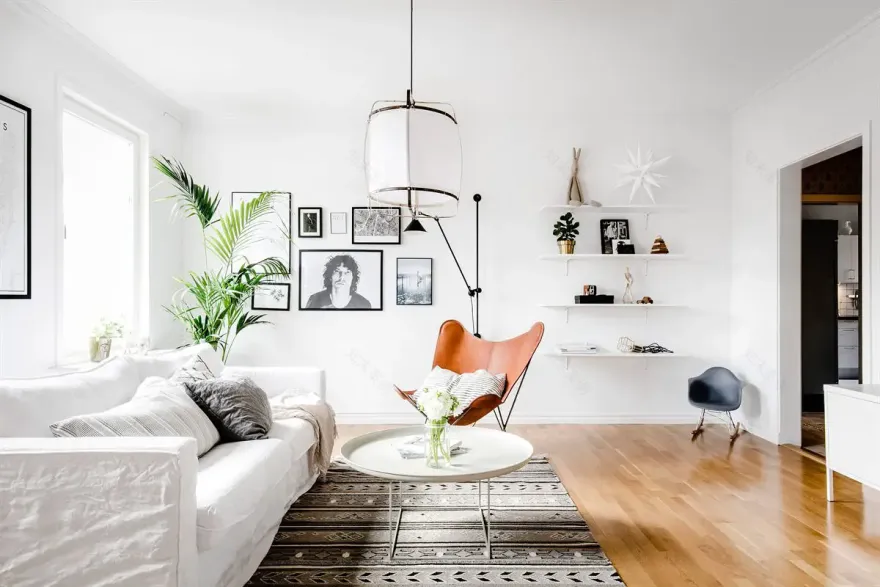 旧砖墙与古木门的细节之美-5