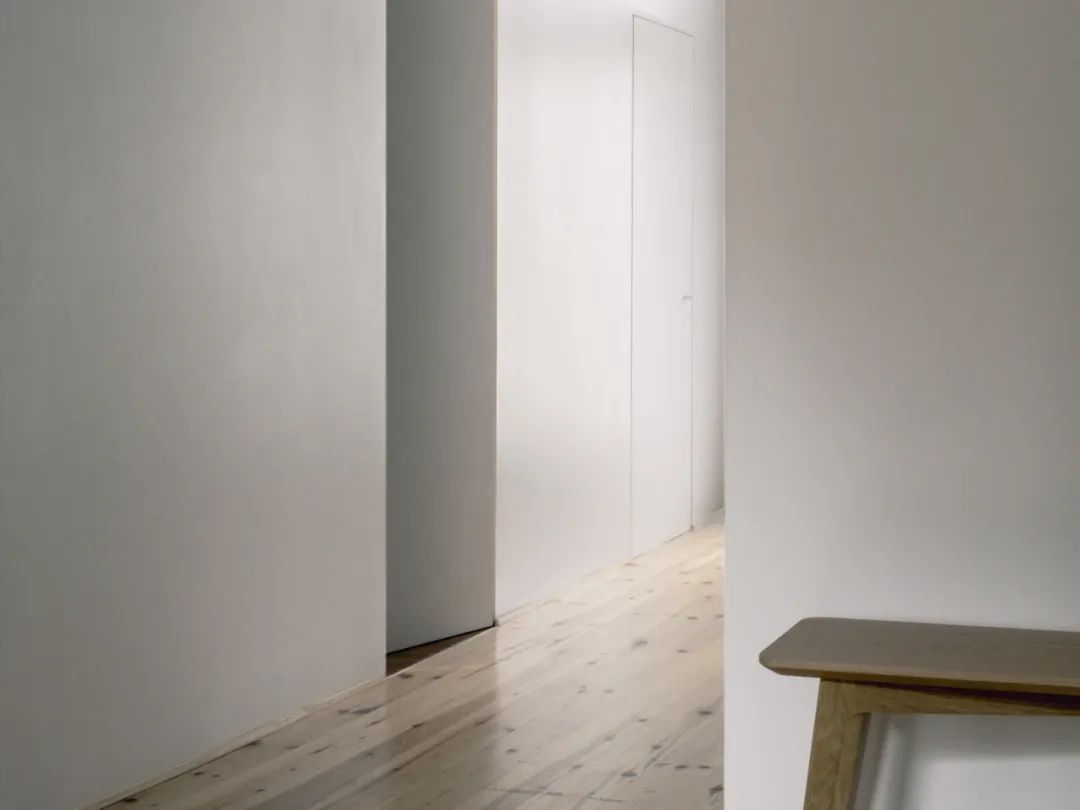 加拿大蒙特利尔 Waverly Residence 公寓，极简厨房模糊室内外生活-15