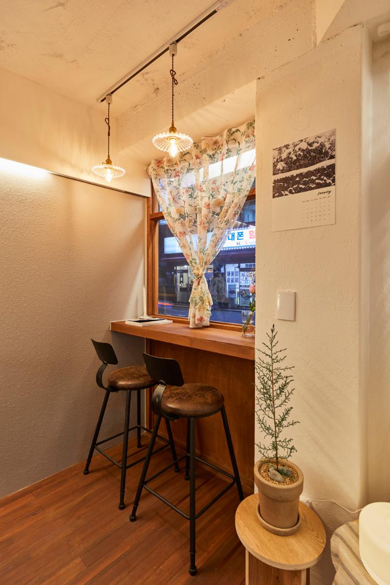 温馨八坪咖啡厅，外观吸睛设计-10