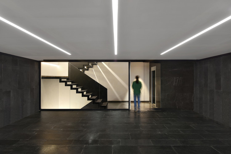 Kar – Khaneh Office Building  DOT Architects-14