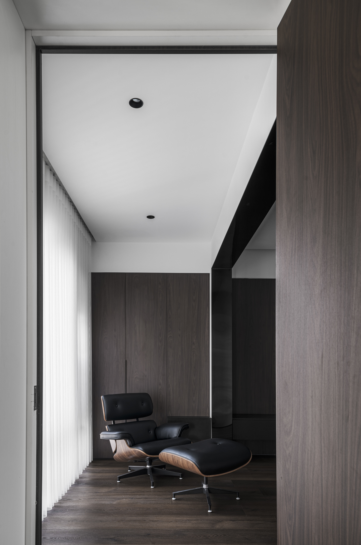 富有质感的暗调家居丨宏福樘-20