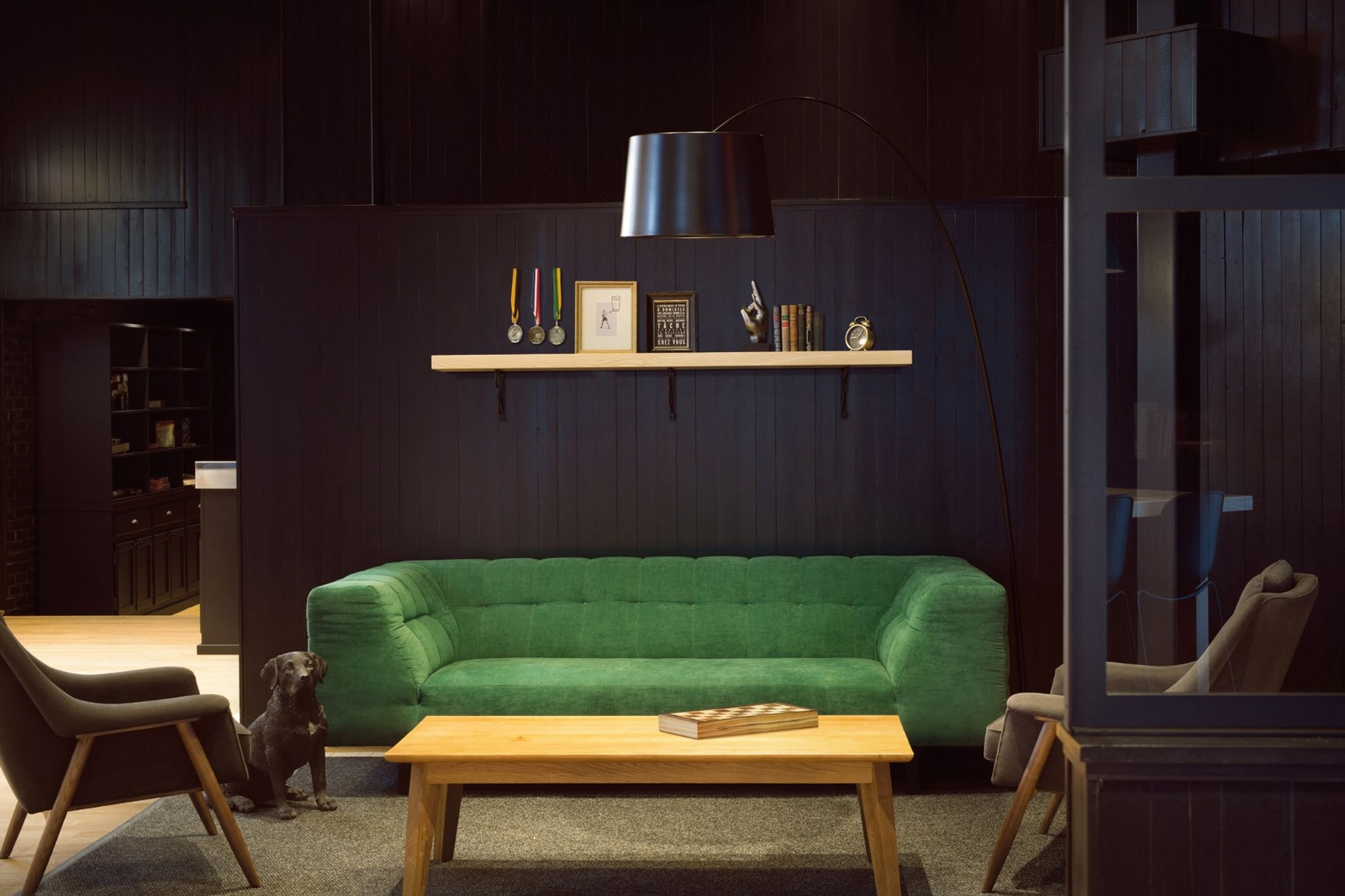 魁北克"À Domicile"工业风餐厅-10