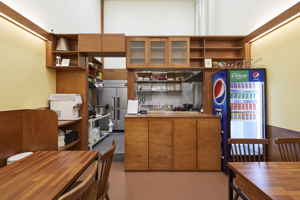 23 平米韩式美食店，极简风格打造温馨空间-4