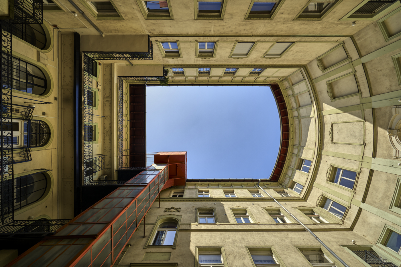 布达佩斯内部庭院 1 号丨HungaryBudapest-6