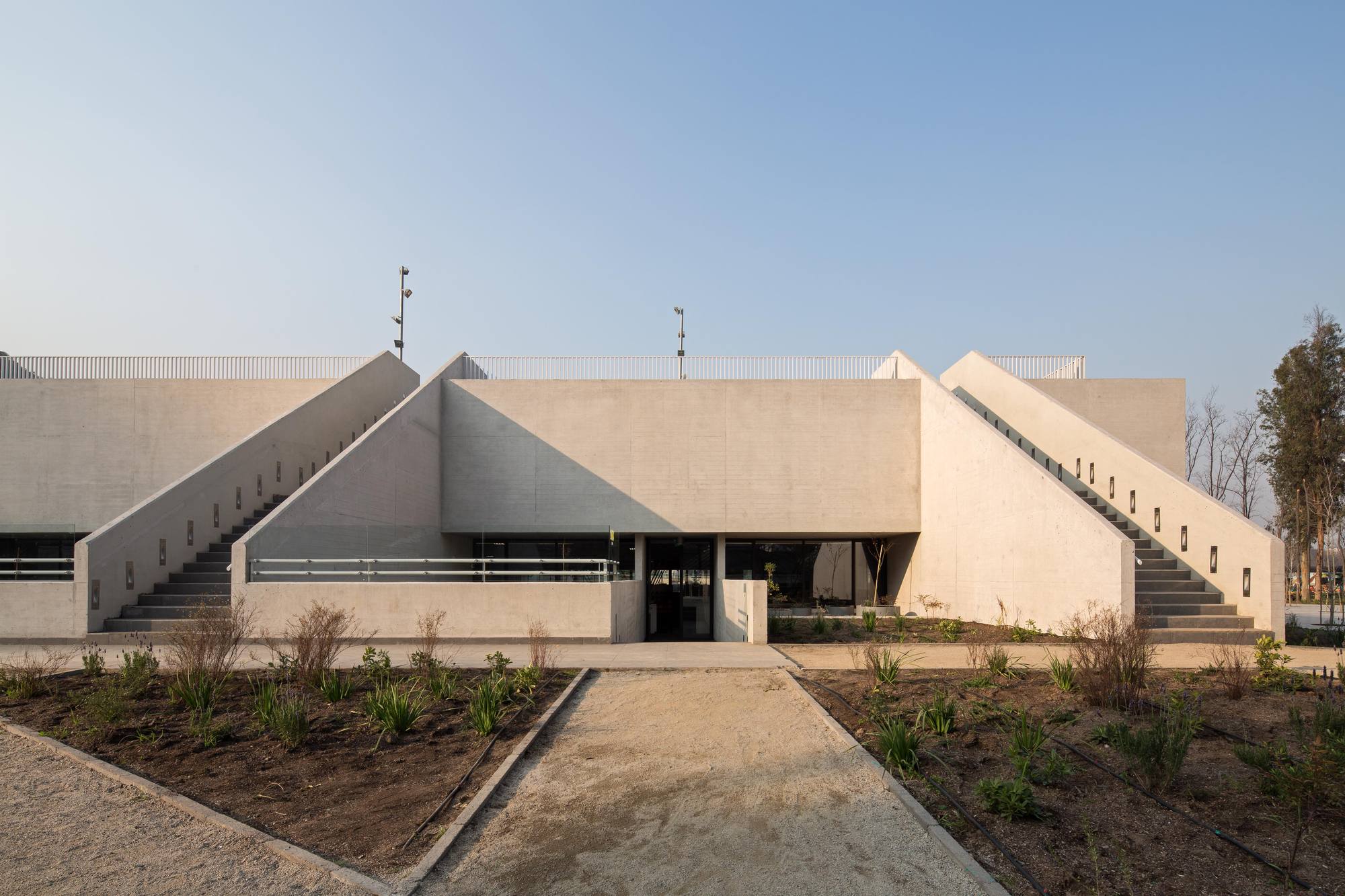 智利森林中的圣乔治学院体育馆-23