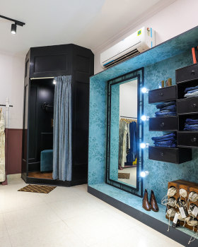 Anastasiya Gushchina丨服装店丨Shades | Store Interior