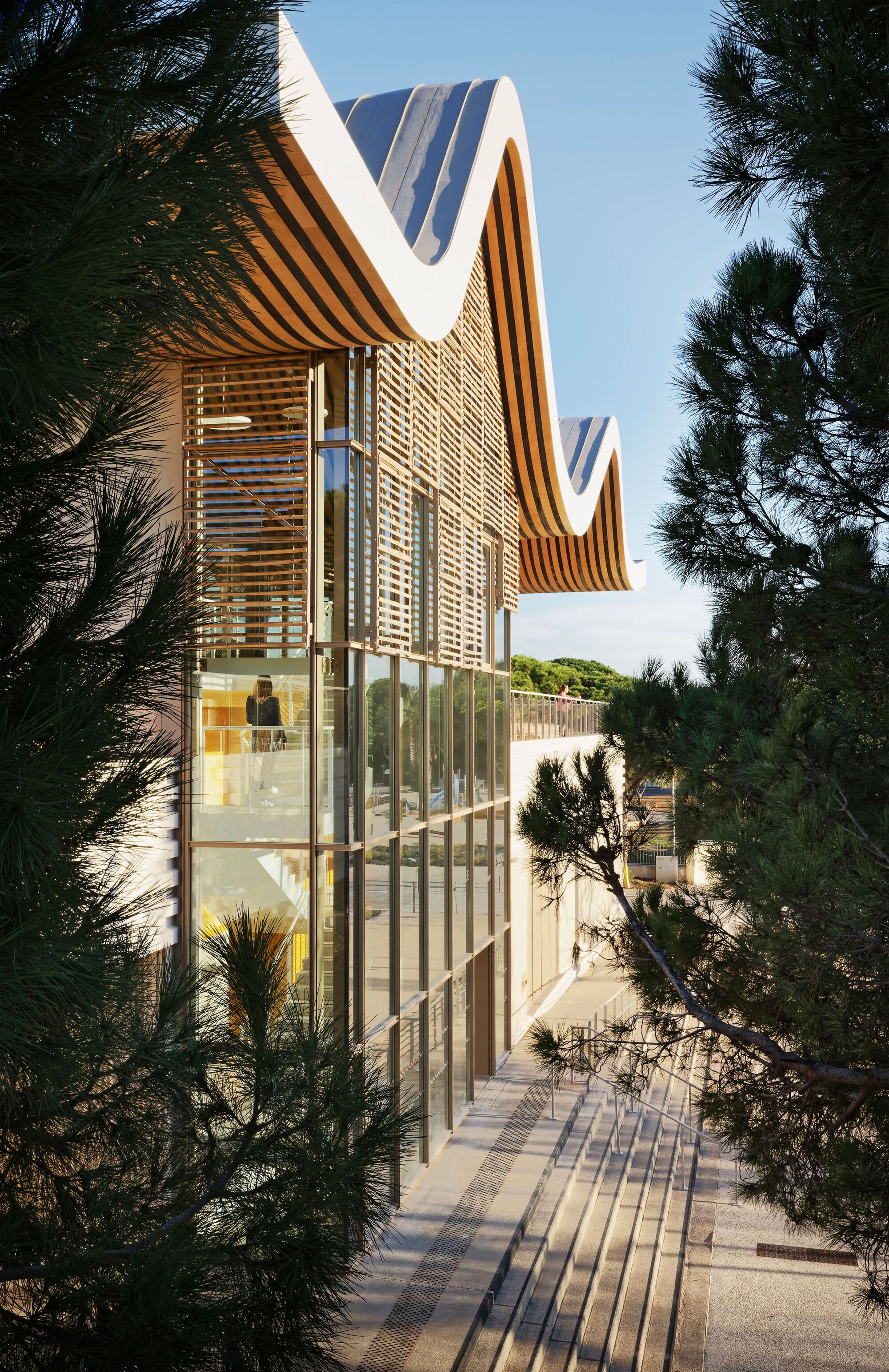 Event Hall L’Agora and Ernest Hemingway Media Library / Ateliers A+-44