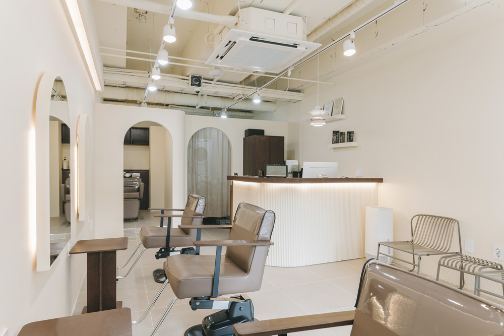 白色与木质，打造 10 平米的清新美容空间-6