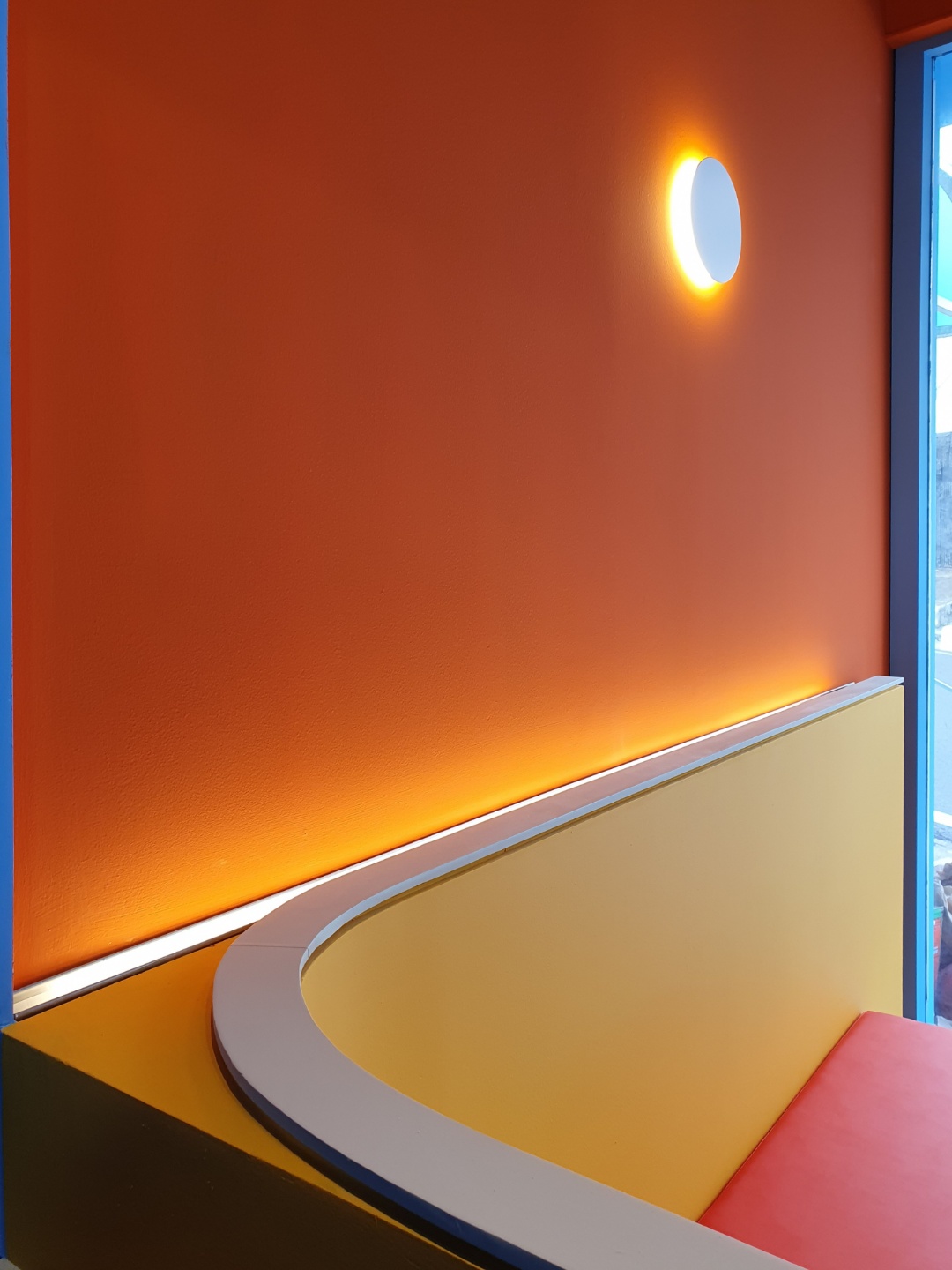 色彩斑斓的 PIZZA 餐厅 | 独特的室内设计-6