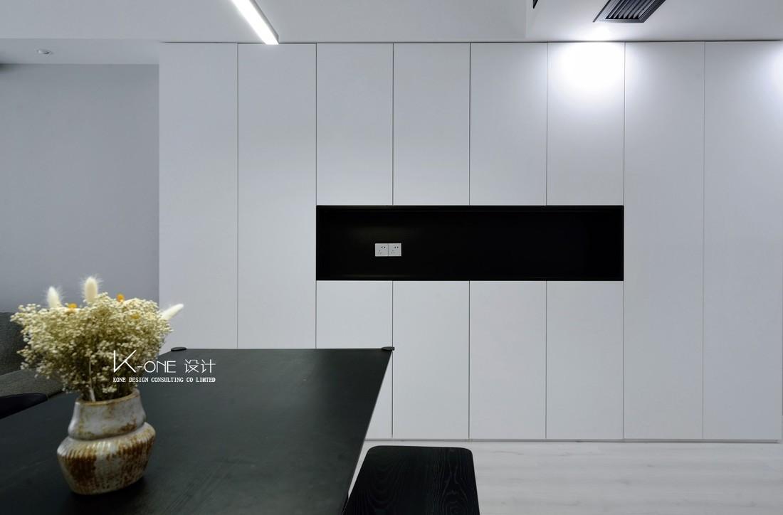 白色简约家居,宝蓝点缀的安静空间-0