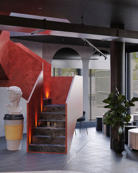 卡菲月亮2号（注：CAPHE可能是特定名称，若有确切背景信息，翻译可能更精准）