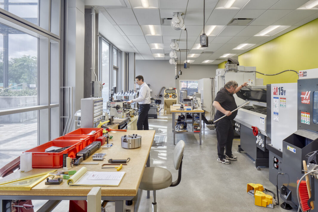 Smith + Nephew R&D and Medical Education Training Center - Perkins Eastman-4