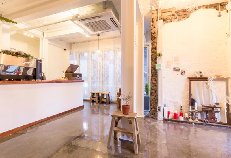 11 坪纯白咖啡馆 极简设计诠释空间魅力-4