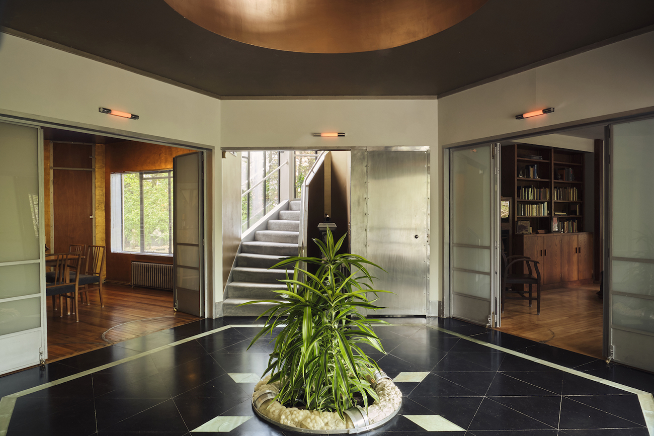 Первая модернистская вилла в Англии выставлена на продажу-12