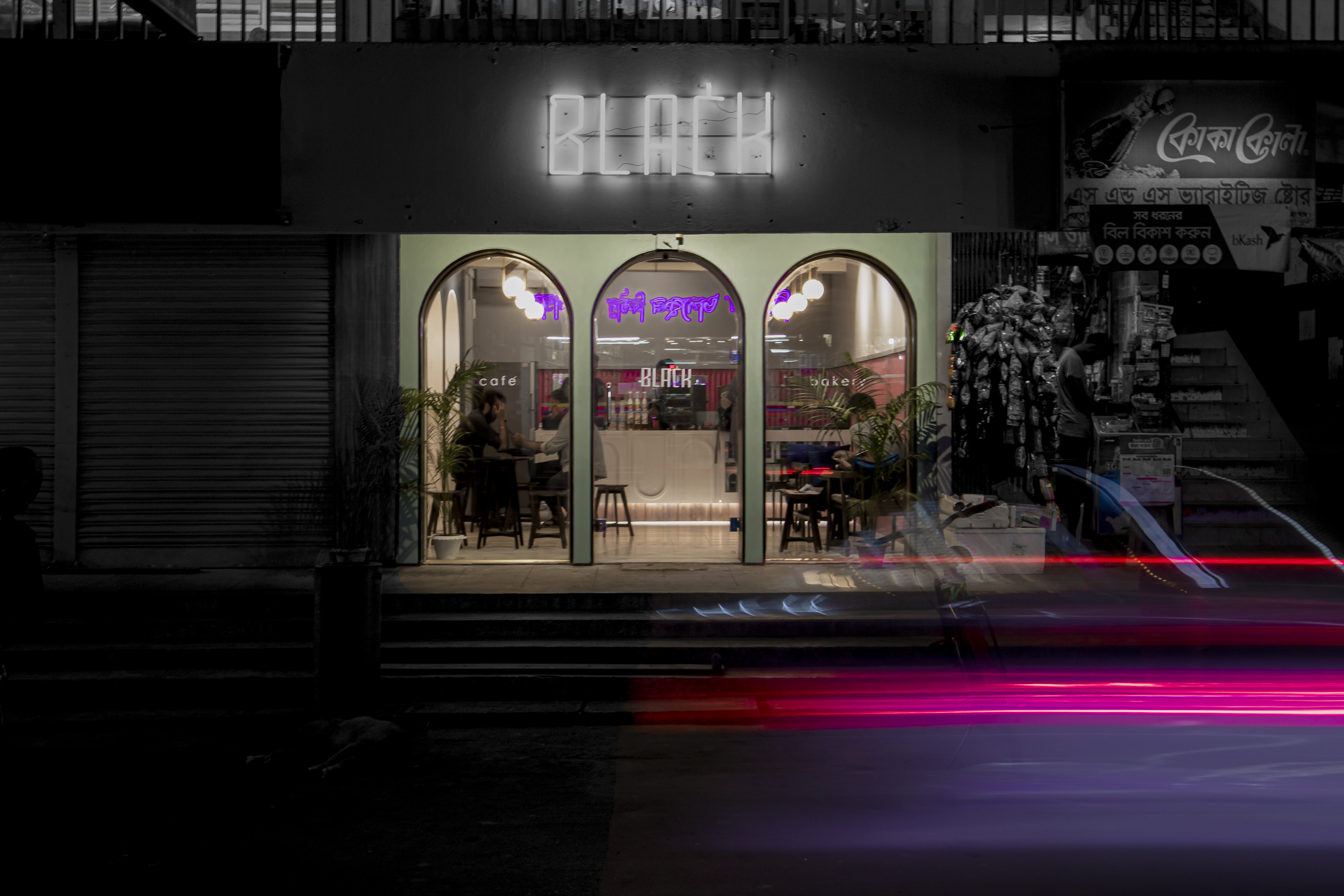 色彩鲜明的当代咖啡馆设计·BLACK Café丨孟加拉国达卡丨VINNO Sthapotto-0